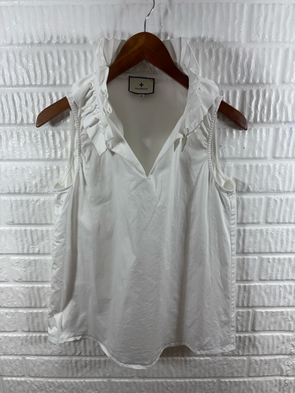 Tuckernuck White Sleeveless Bouvier Blouse Size Medium - Picture 2 of 4